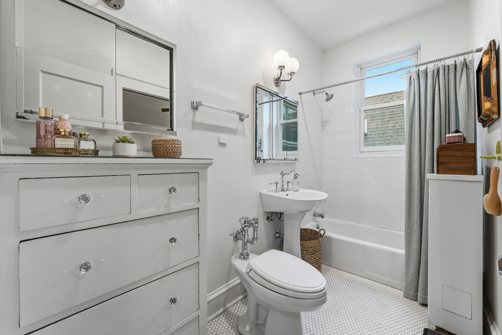 644 W Melrose Street #3E, Chicago, IL 60657