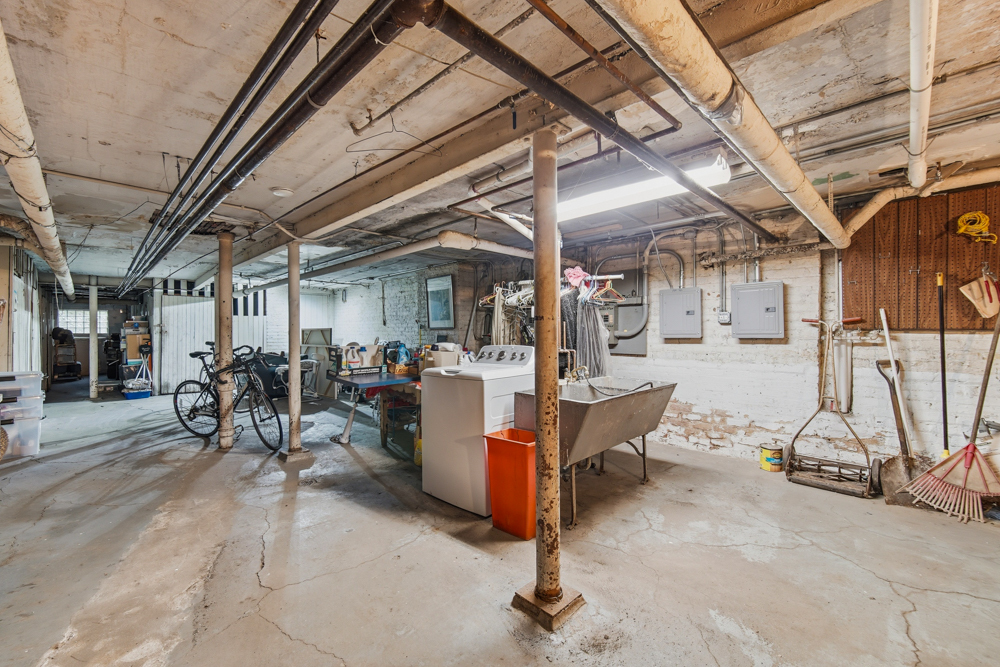 644 W Melrose Street #3E, Chicago, IL 60657