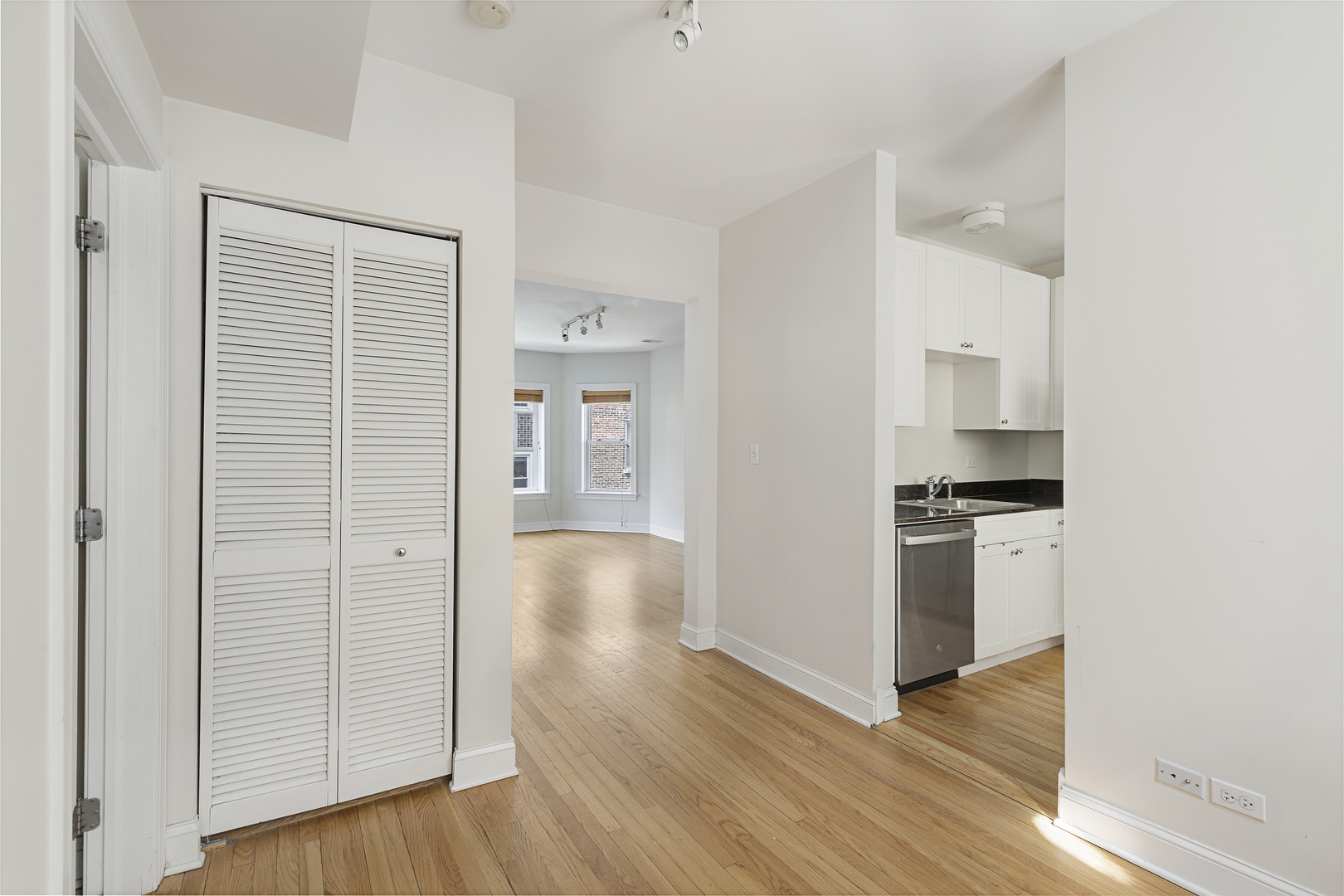 1224 Elmwood Avenue #2W, Evanston, IL 60202