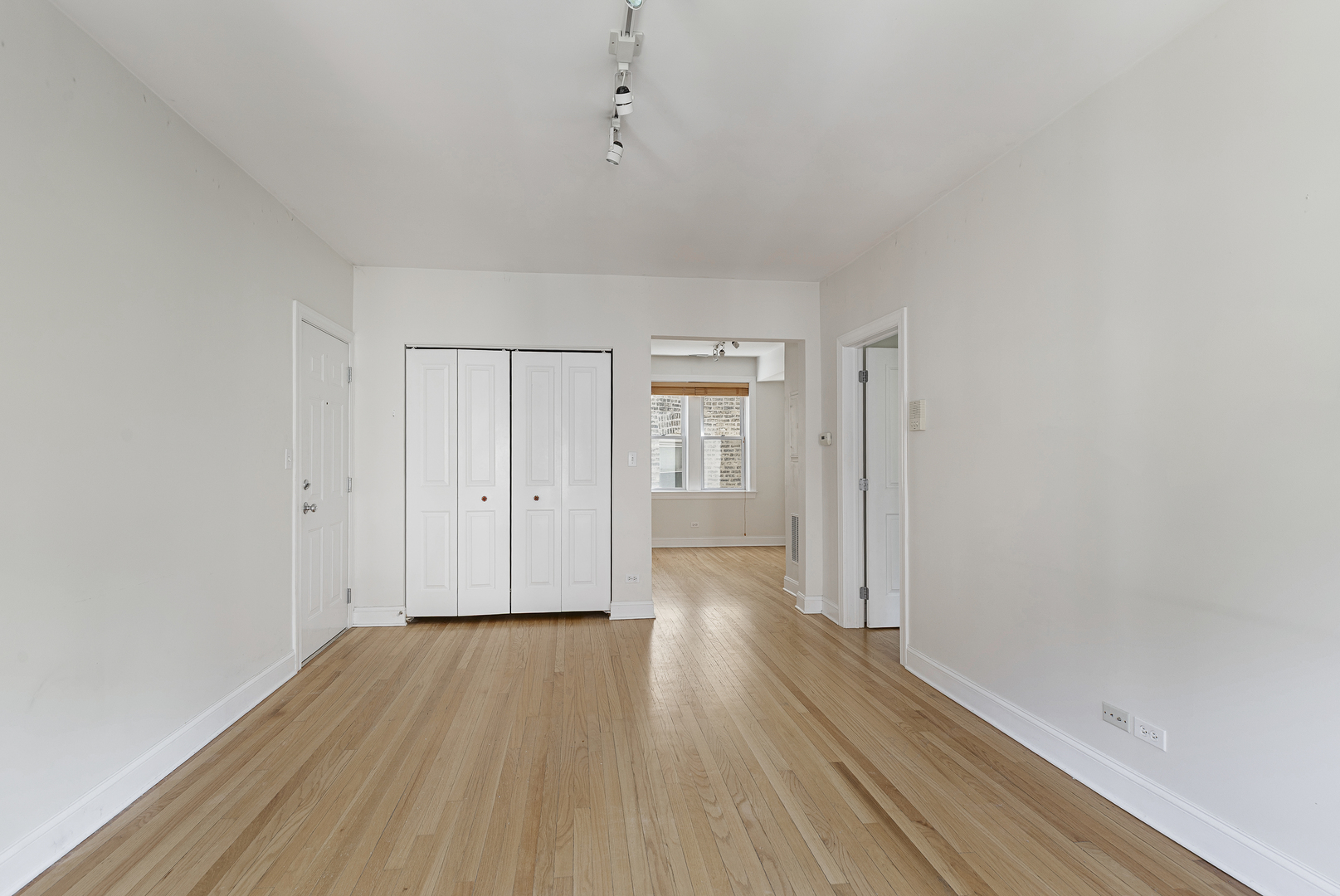 1224 Elmwood Avenue #2W, Evanston, IL 60202