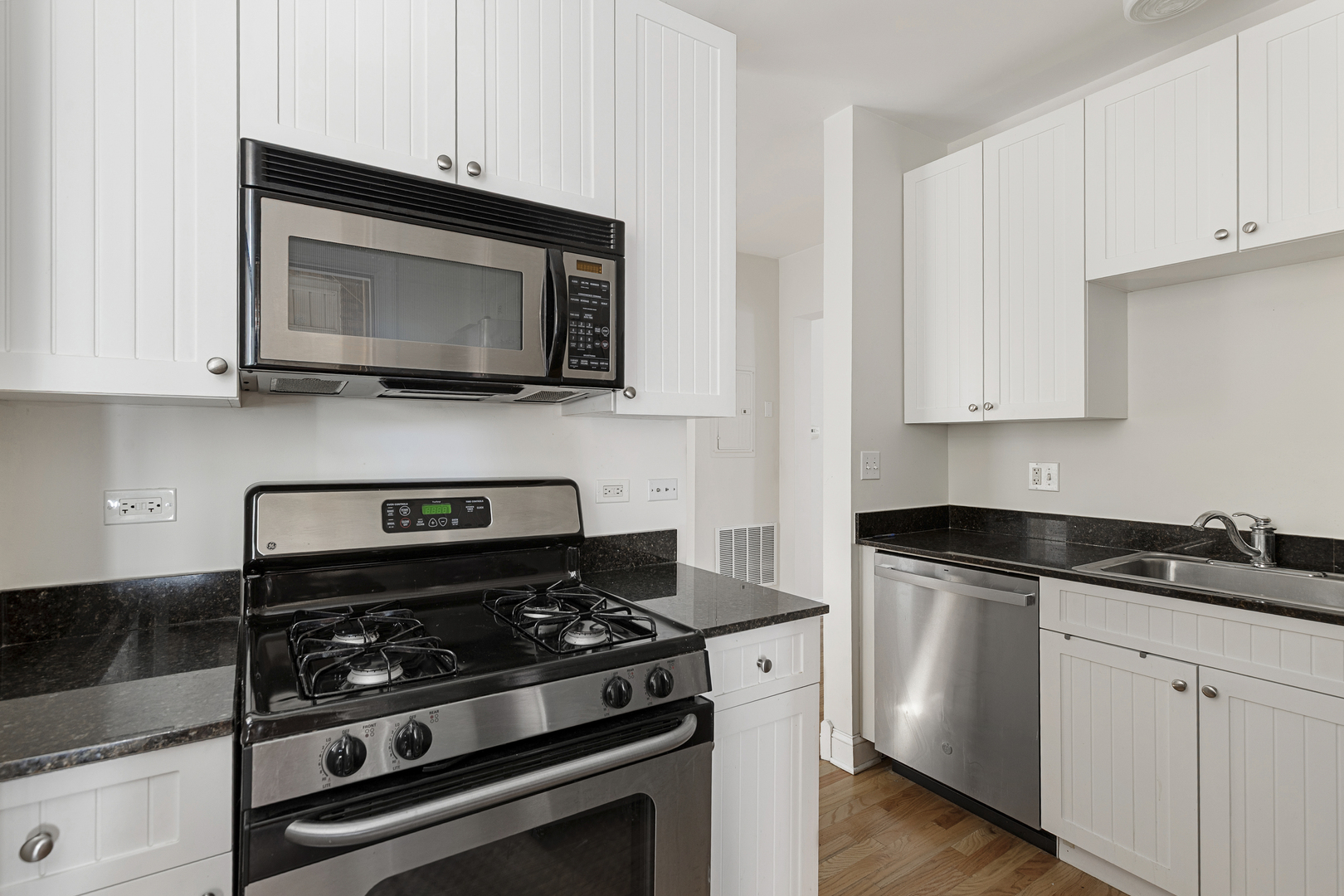 1224 Elmwood Avenue #2W, Evanston, IL 60202