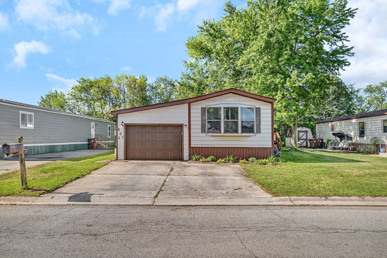606 Tanglewood Road, Matteson, IL 60443