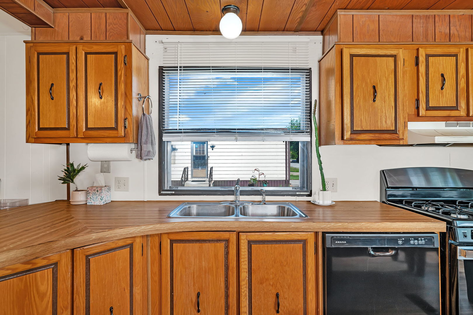 606 Tanglewood Road, Matteson, IL 60443