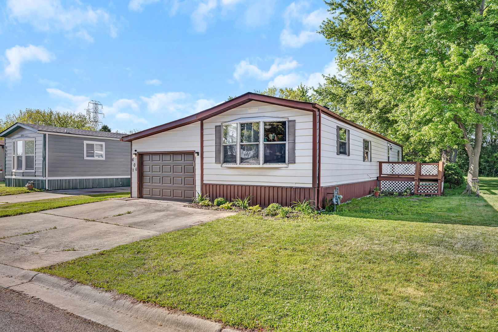 606 Tanglewood Road, Matteson, IL 60443