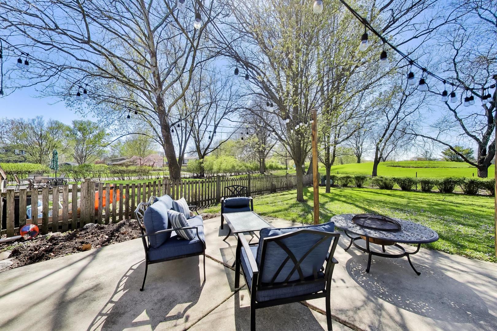 1222 S Patton Avenue, Arlington Heights, IL 60005