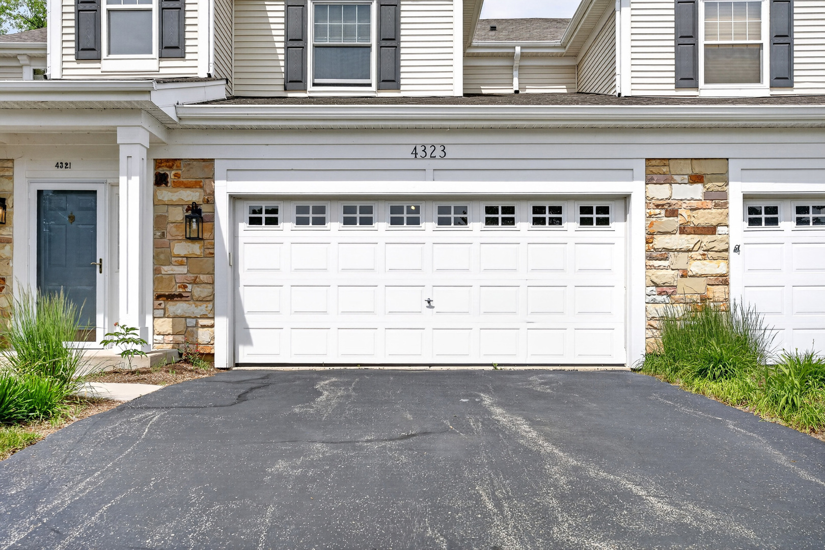 4323 Blue Iris Court #4323, Island Lake, IL 60042
