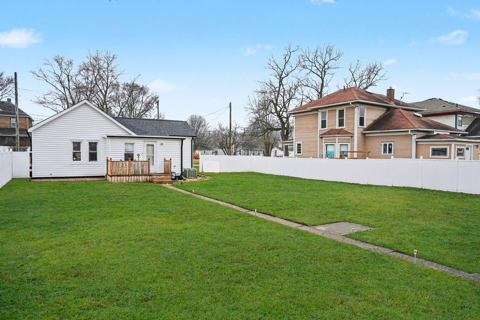 205 E TAYLOR Street, Grant Park, IL 60940