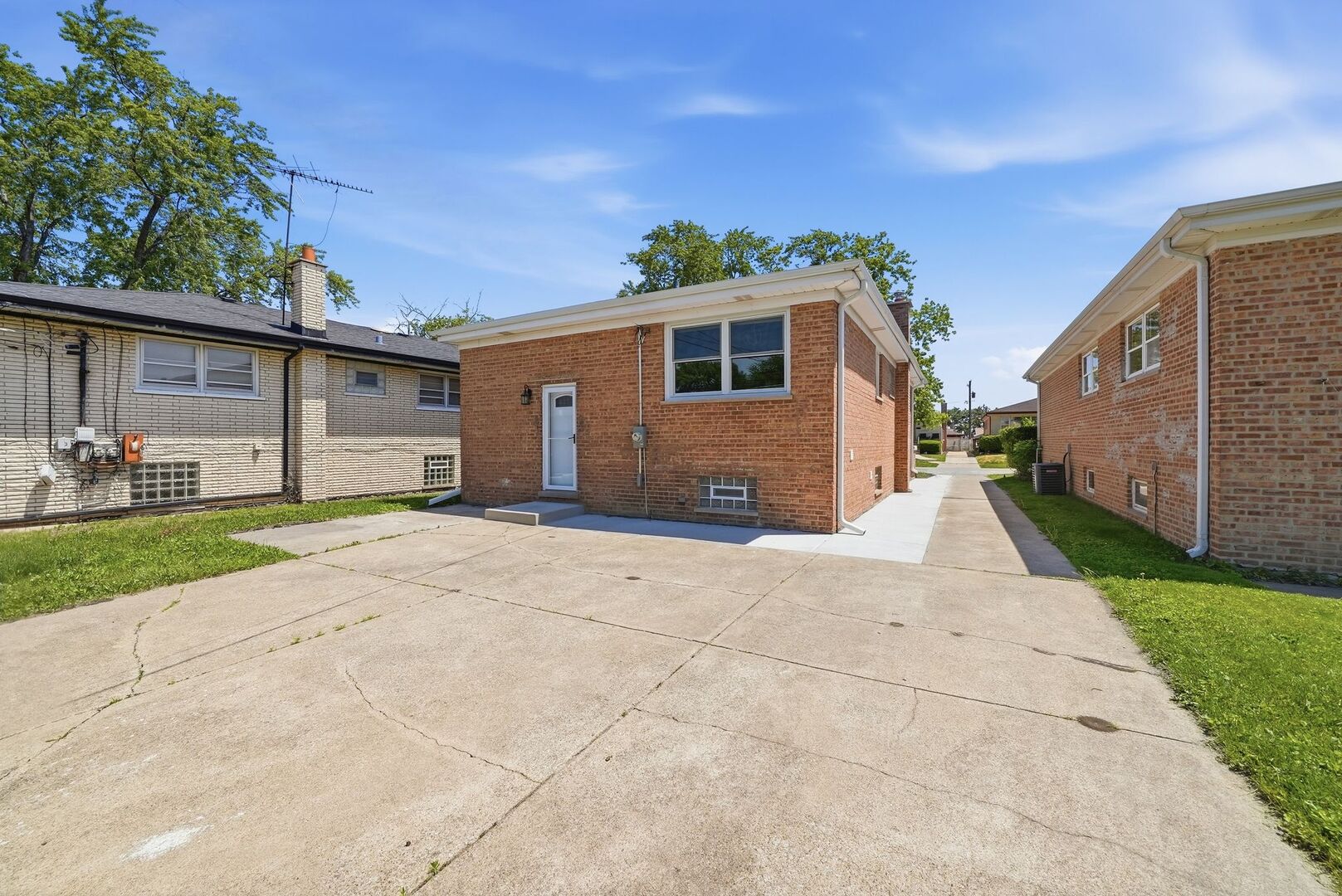 530 Bensley Avenue, Calumet City, IL 60409