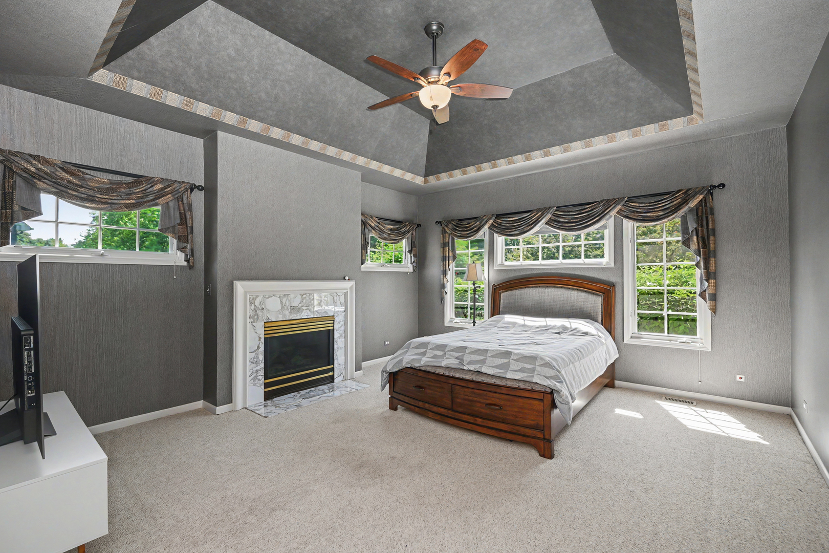 994 Chadwick Court, Aurora, IL 60502