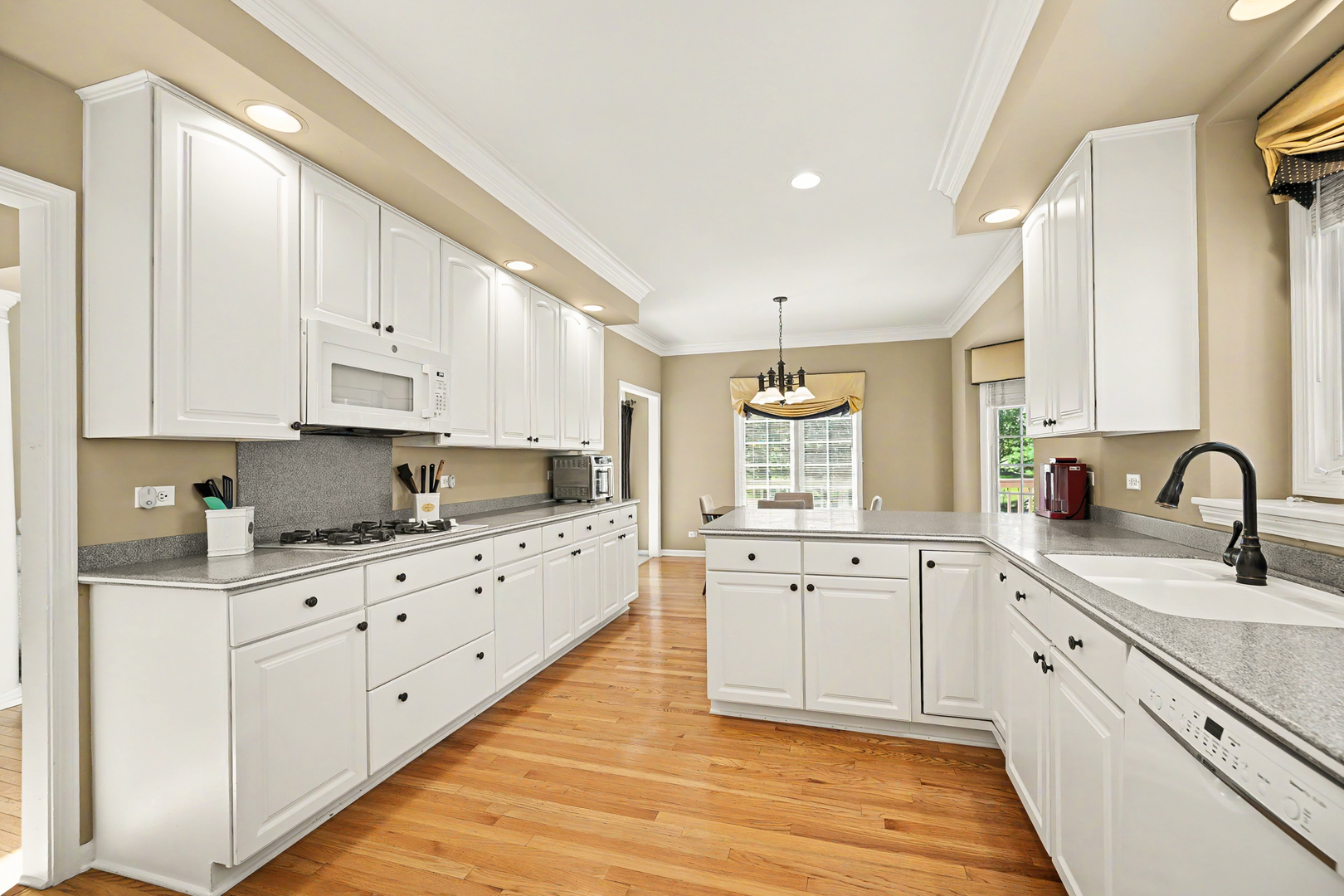 994 Chadwick Court, Aurora, IL 60502
