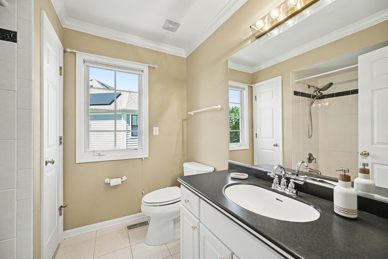 994 Chadwick Court, Aurora, IL 60502