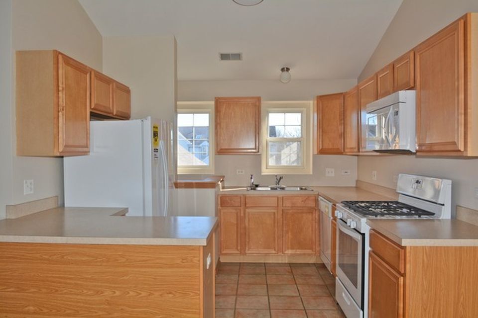 2527 Sheehan Drive #202, Naperville, IL 60564