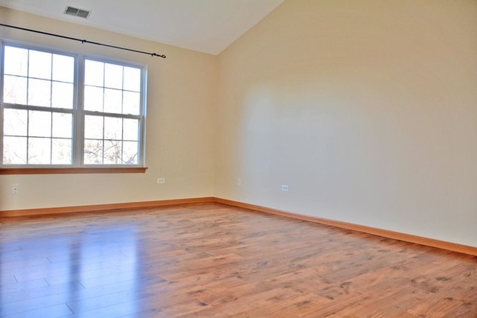 2527 Sheehan Drive #202, Naperville, IL 60564