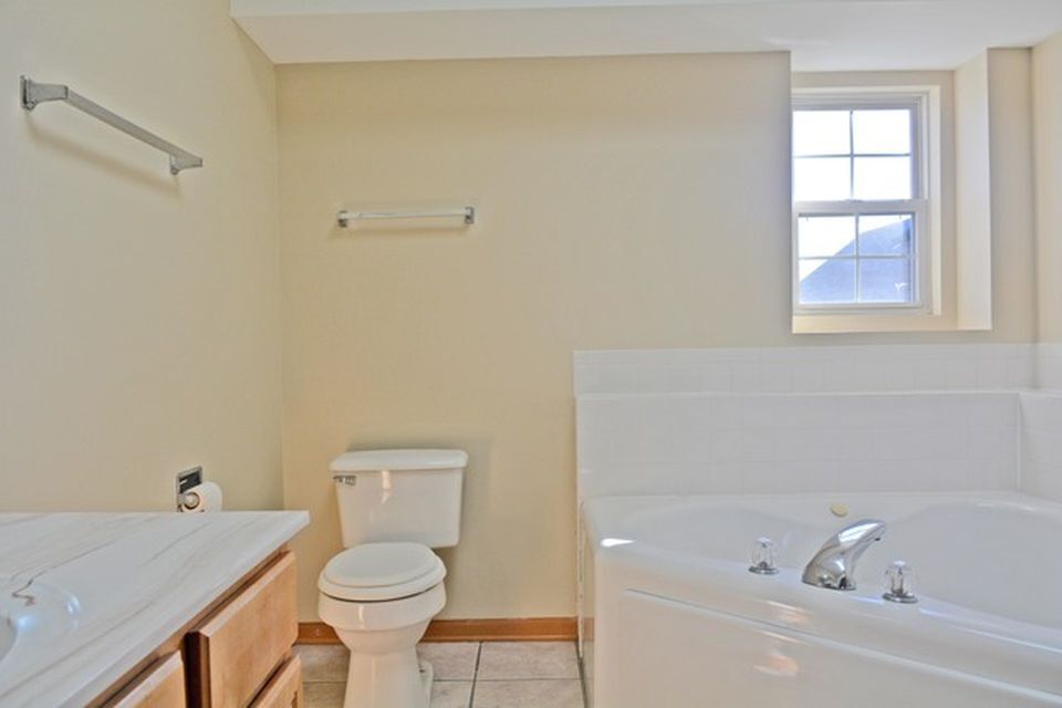2527 Sheehan Drive #202, Naperville, IL 60564