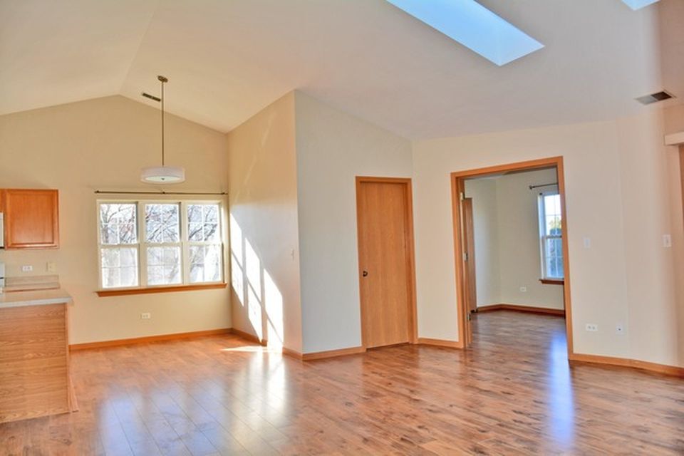 2527 Sheehan Drive #202, Naperville, IL 60564