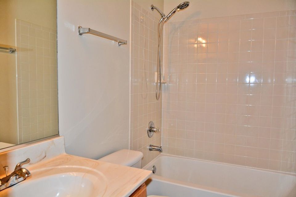 2527 Sheehan Drive #202, Naperville, IL 60564