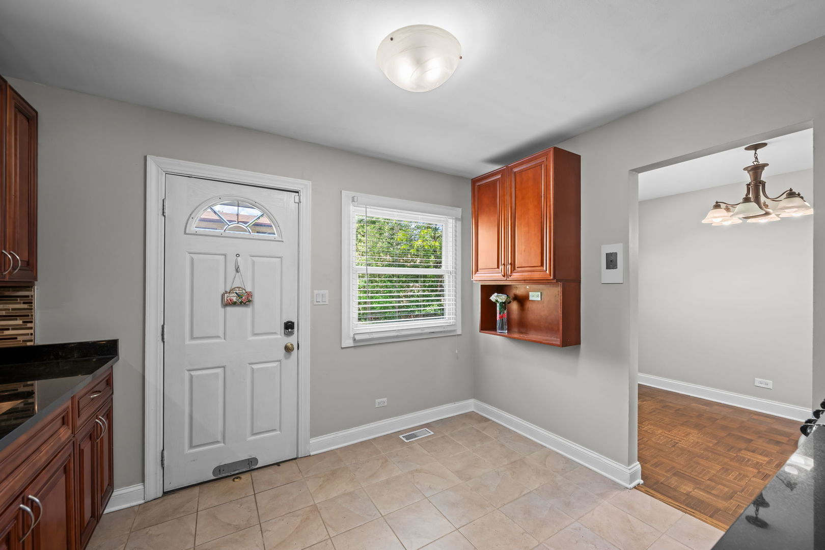 515 W Tanglewood Drive, Arlington Heights, IL 60004