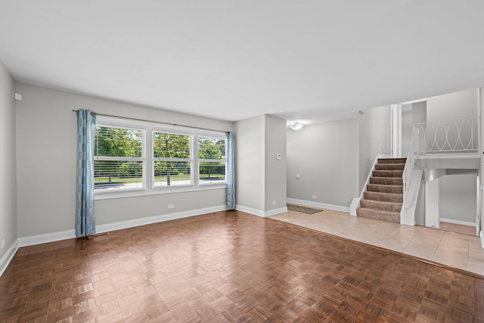 515 W Tanglewood Drive, Arlington Heights, IL 60004