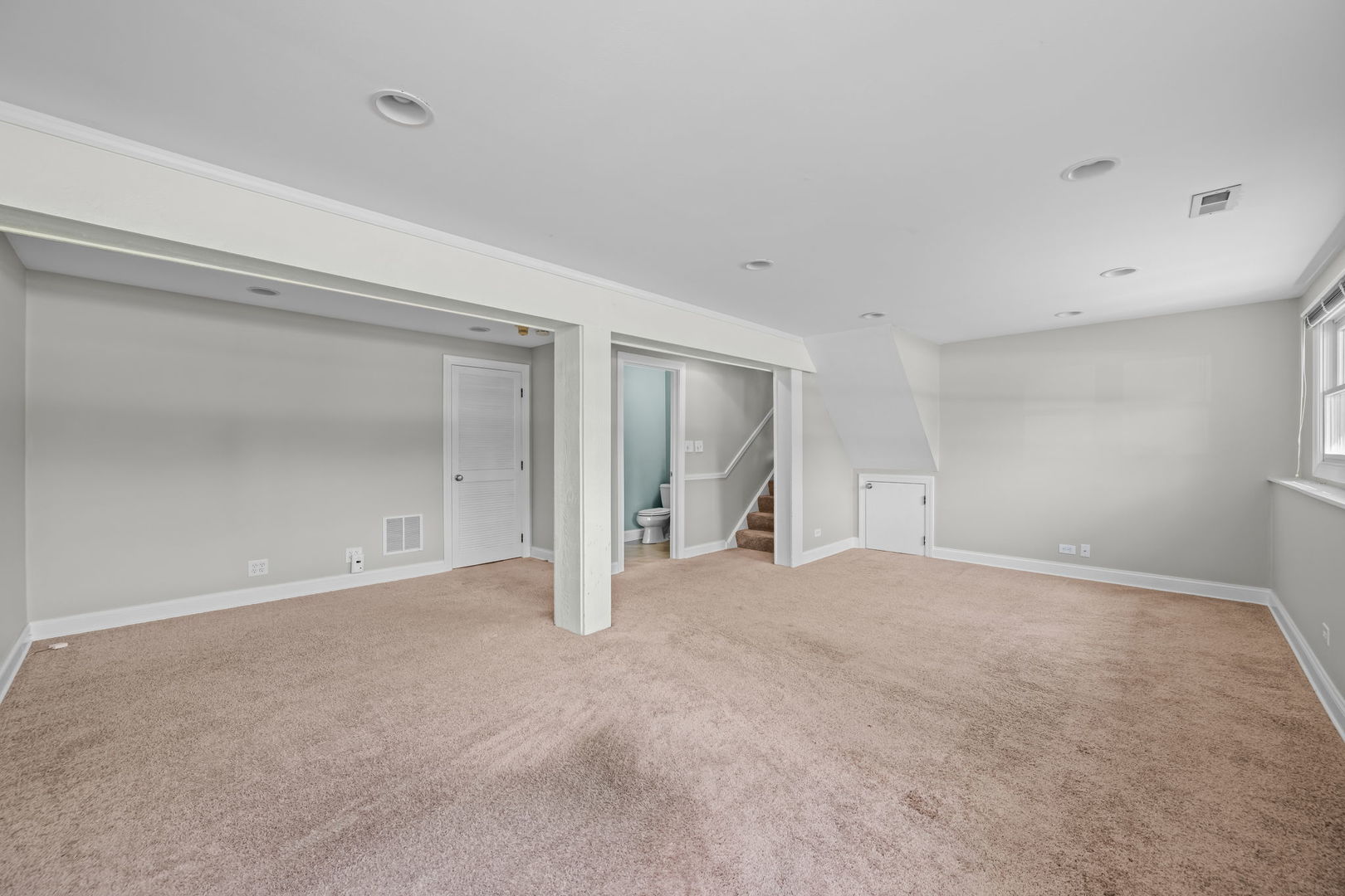 515 W Tanglewood Drive, Arlington Heights, IL 60004