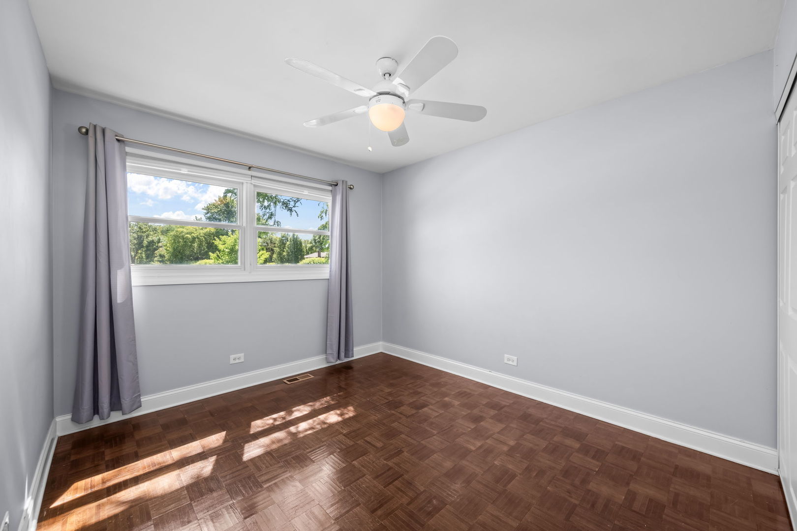 515 W Tanglewood Drive, Arlington Heights, IL 60004