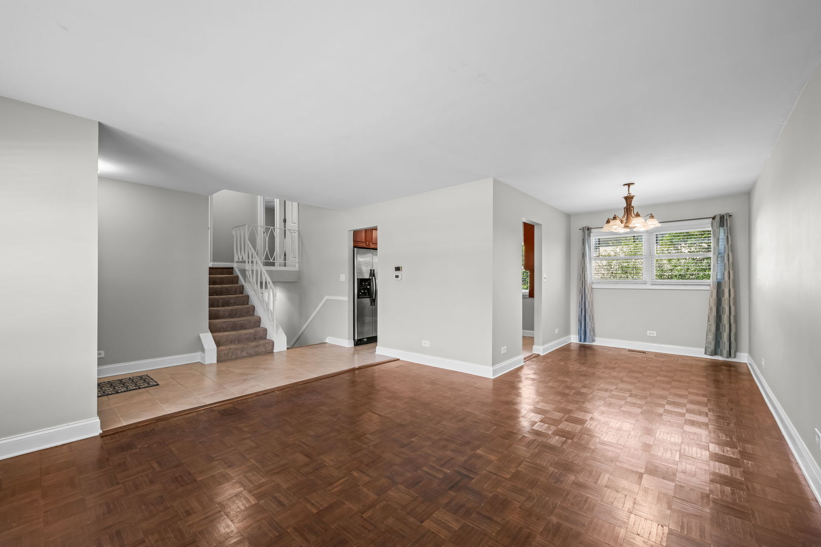 515 W Tanglewood Drive, Arlington Heights, IL 60004