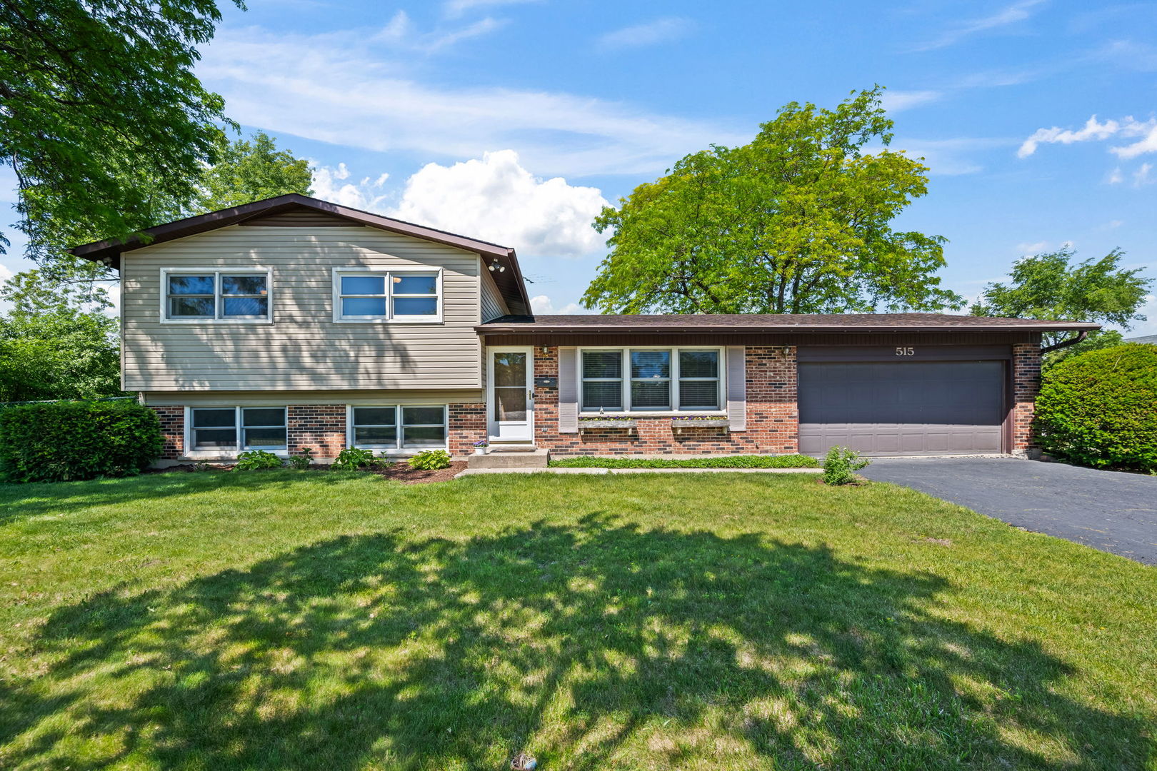 515 W Tanglewood Drive, Arlington Heights, IL 60004