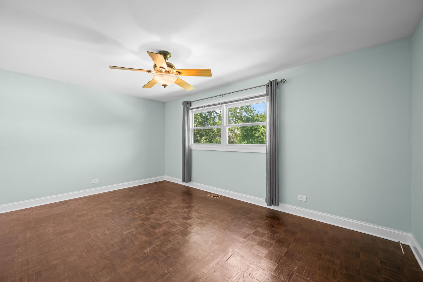 515 W Tanglewood Drive, Arlington Heights, IL 60004