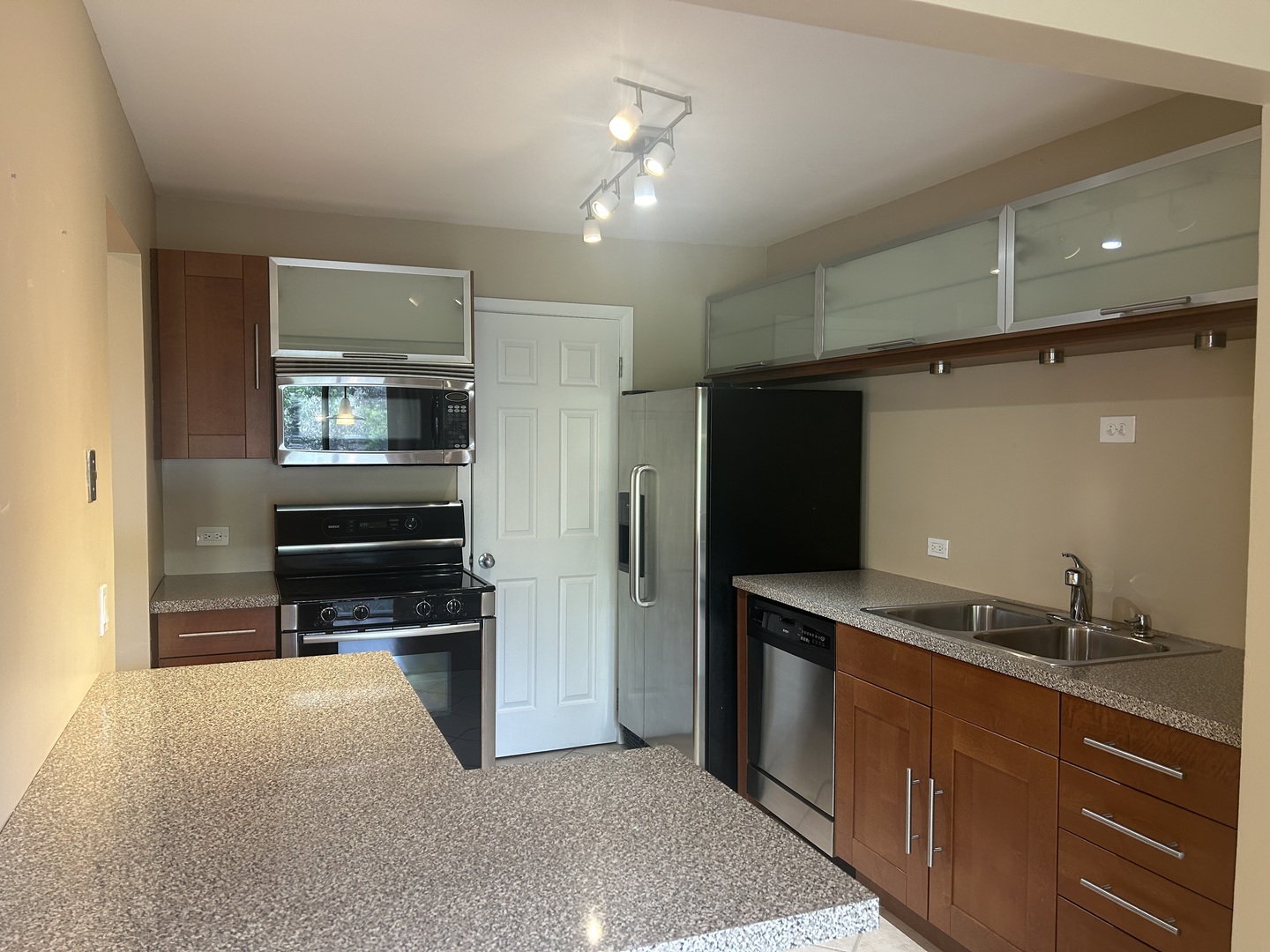 93 Lambert Drive #C2, Schaumburg, IL 60193