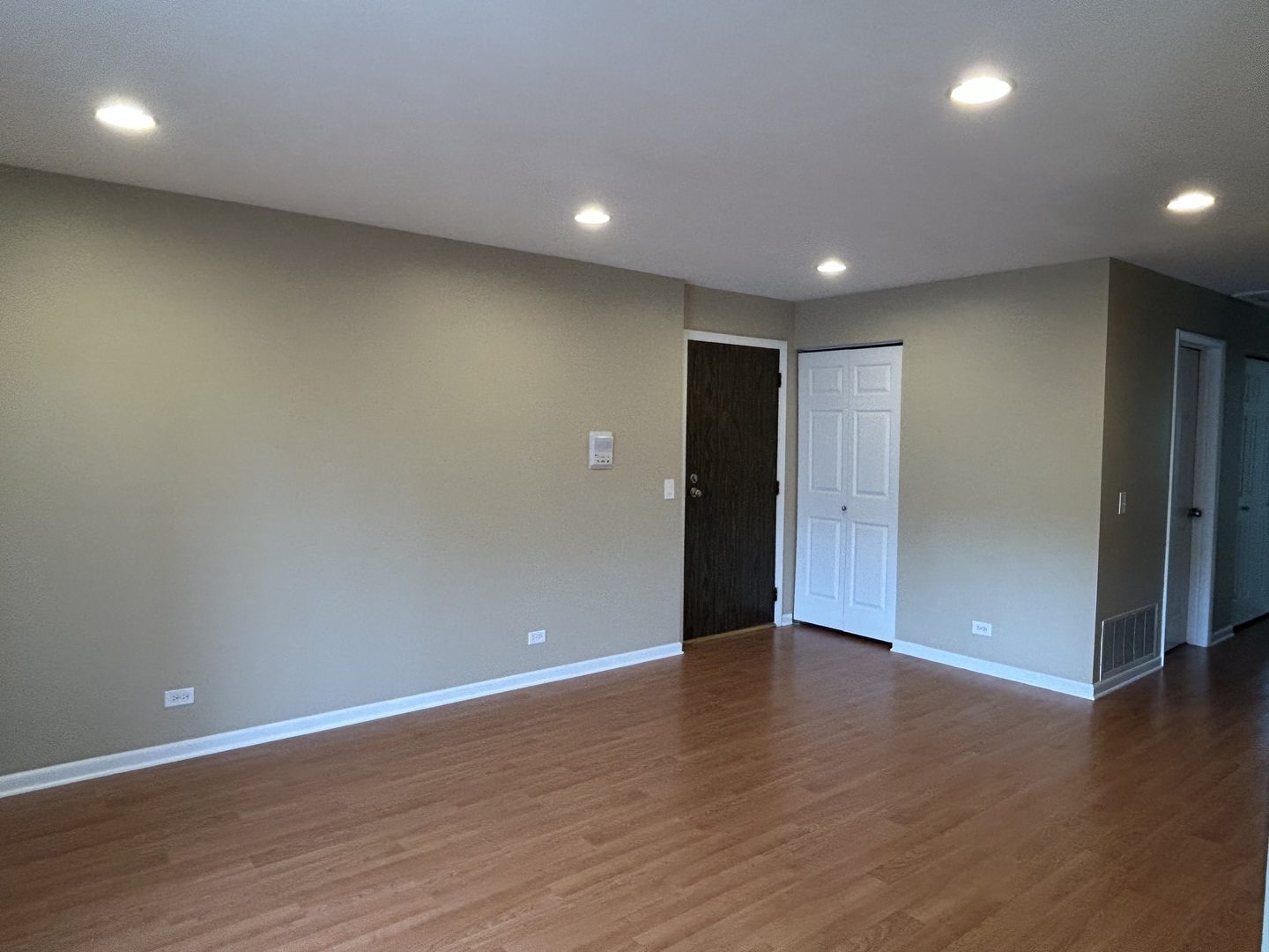 93 Lambert Drive #C2, Schaumburg, IL 60193
