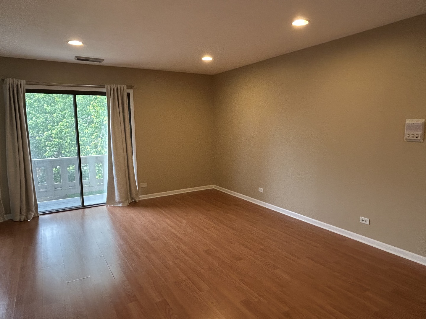 93 Lambert Drive #C2, Schaumburg, IL 60193