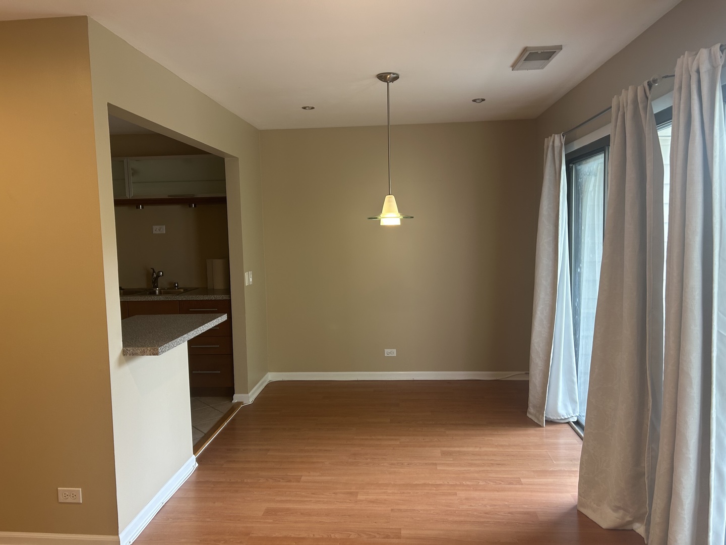 93 Lambert Drive #C2, Schaumburg, IL 60193