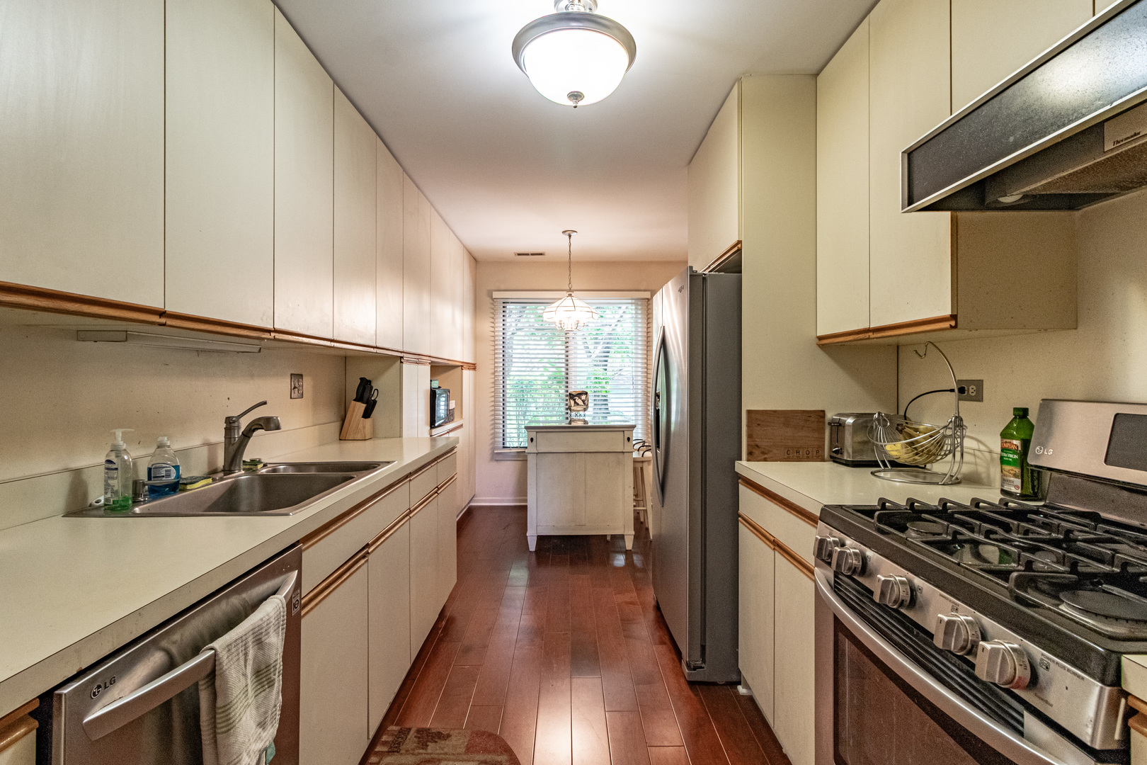 1071 Deerfield Place, Highland Park, IL 60035