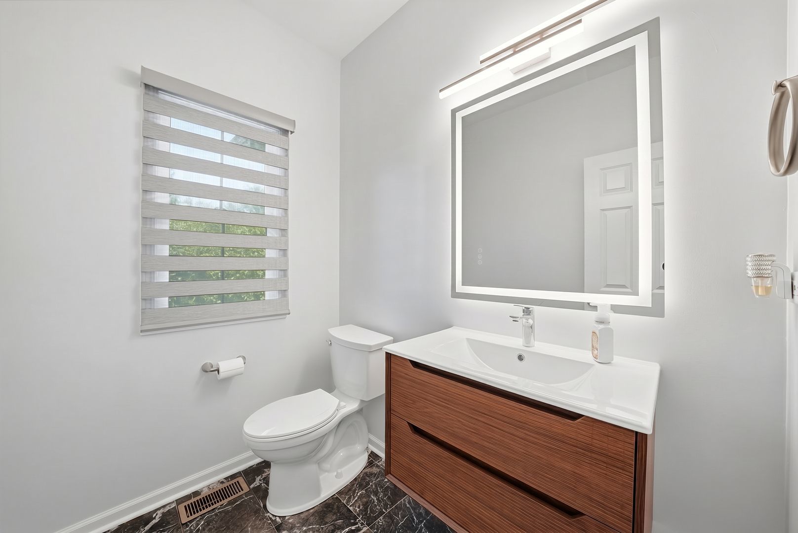 22W133 GLENRISE Court, Glen Ellyn, IL 60137