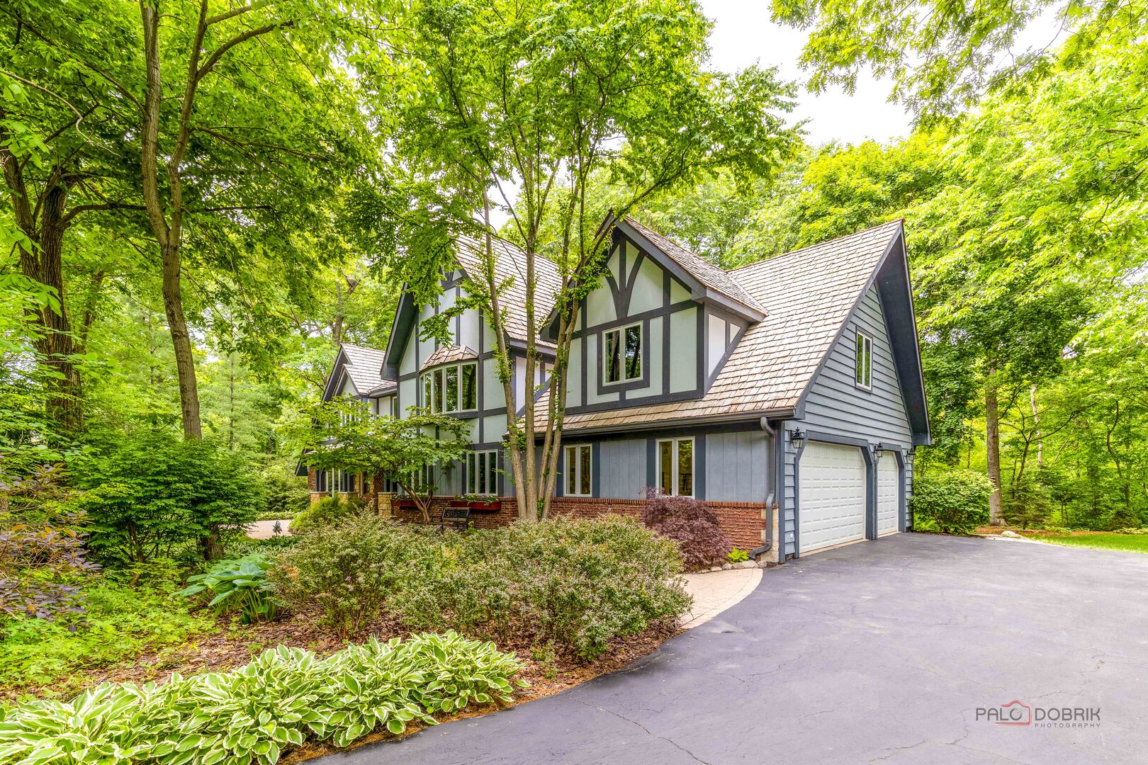 28588 N Tanglewood Court, Libertyville, IL 60048