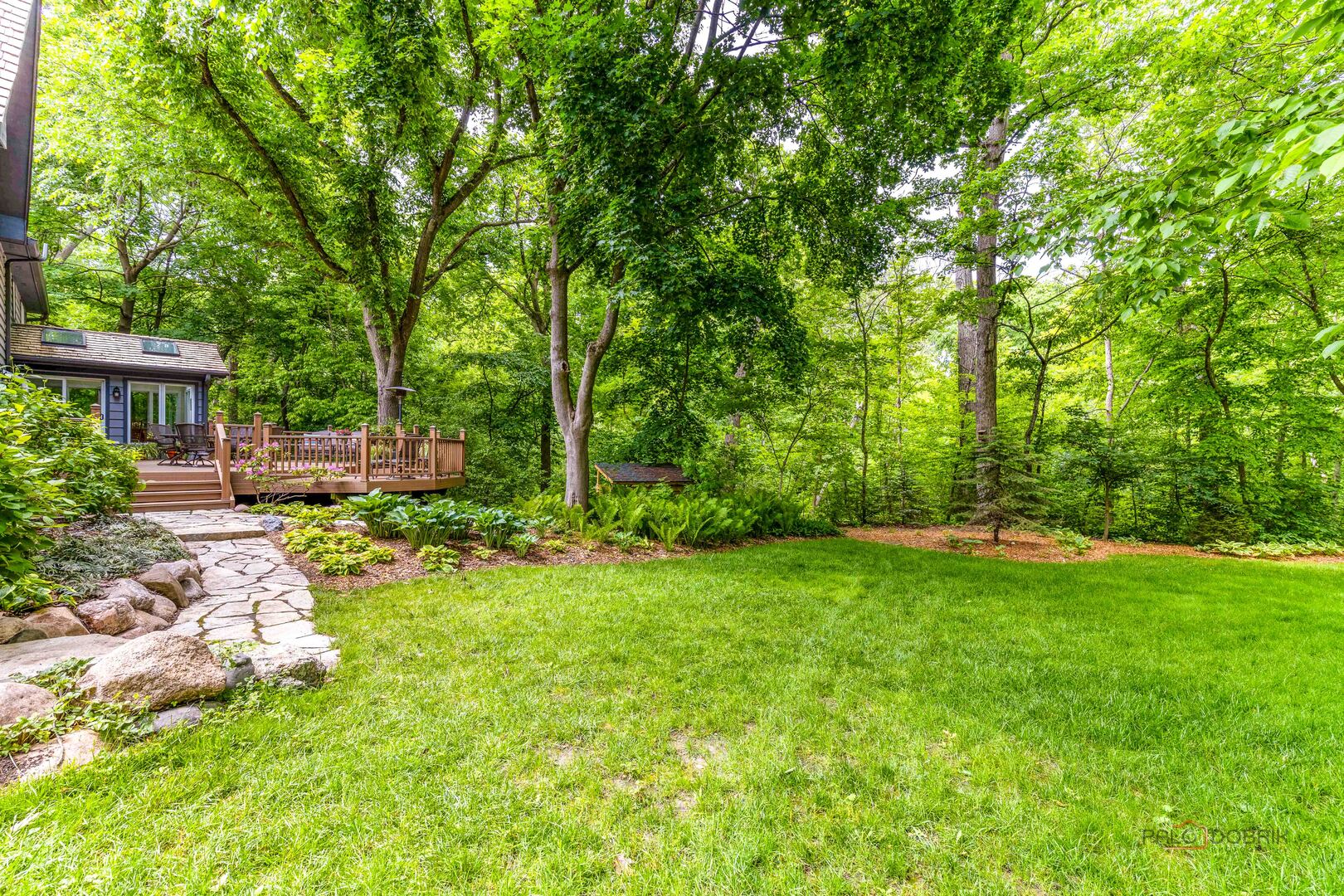 28588 N Tanglewood Court, Libertyville, IL 60048