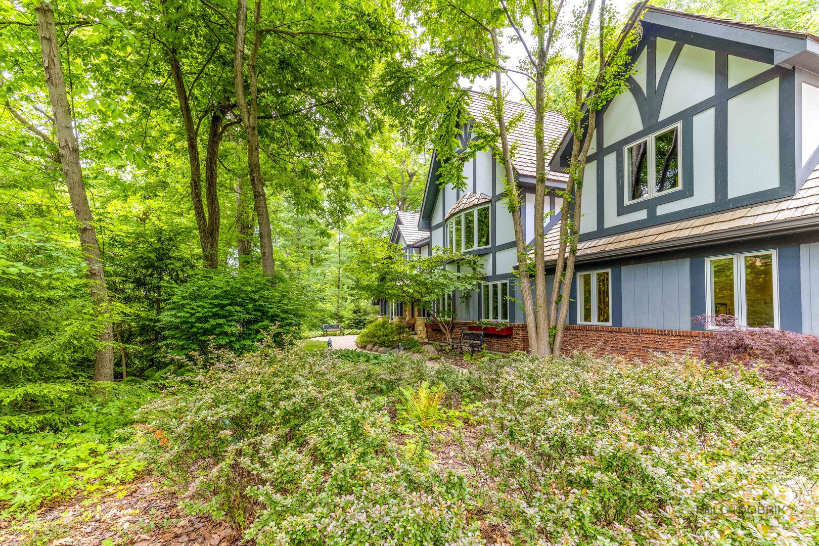 28588 N Tanglewood Court, Libertyville, IL 60048