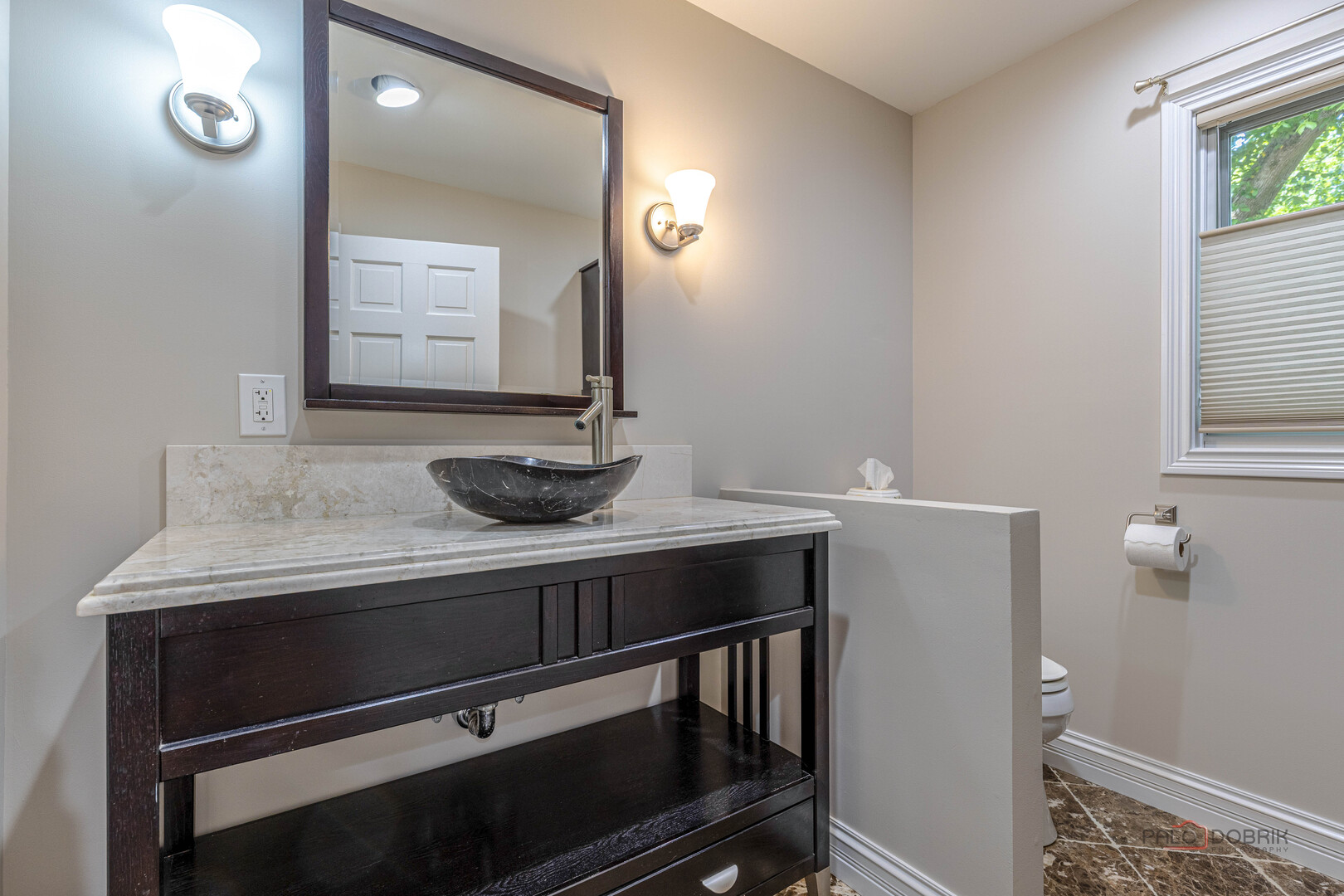 28588 N Tanglewood Court, Libertyville, IL 60048