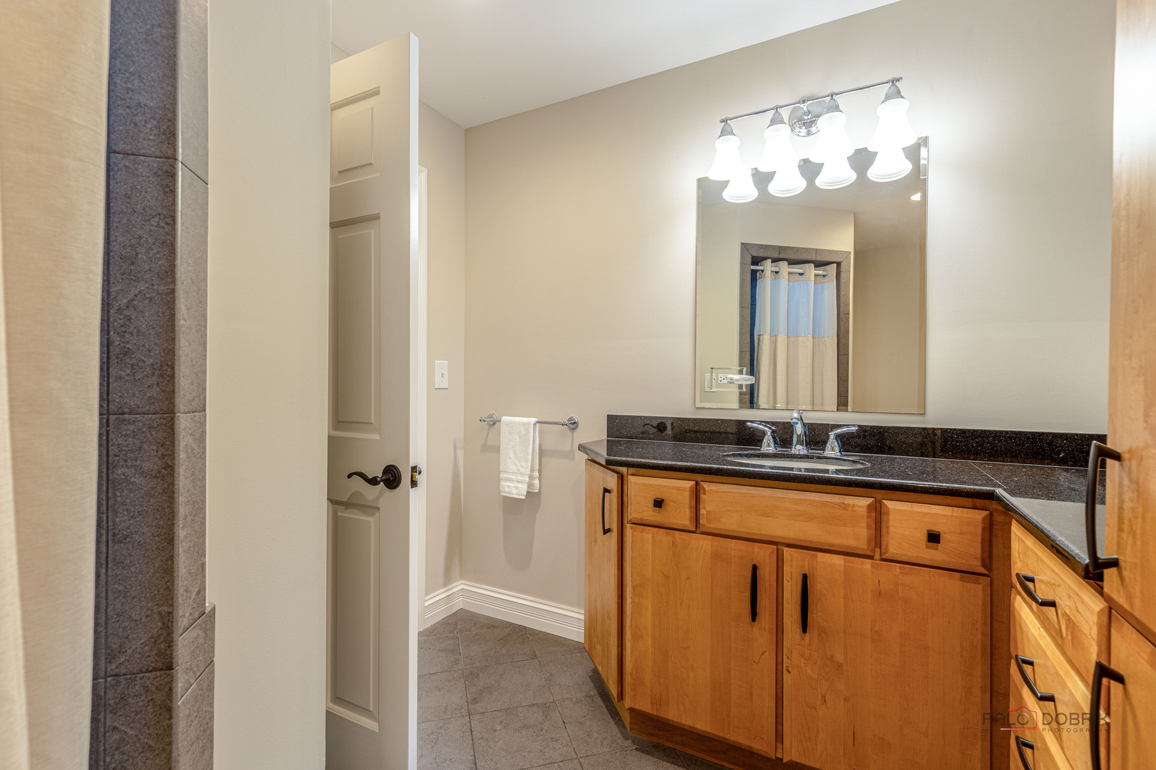 28588 N Tanglewood Court, Libertyville, IL 60048