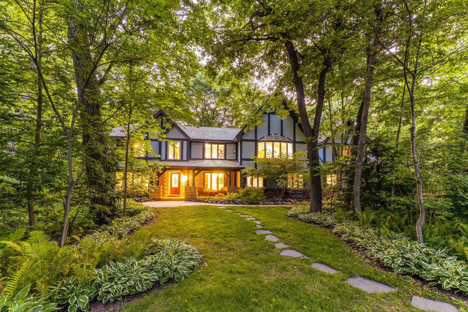 28588 N Tanglewood Court, Libertyville, IL 60048