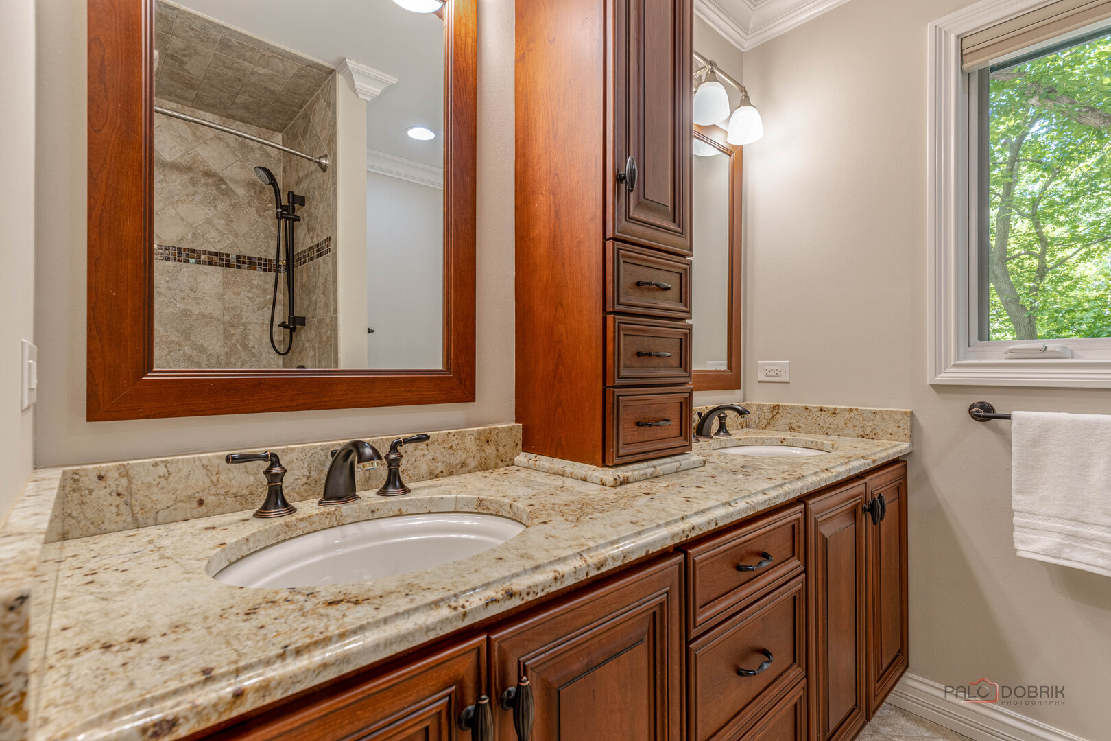 28588 N Tanglewood Court, Libertyville, IL 60048
