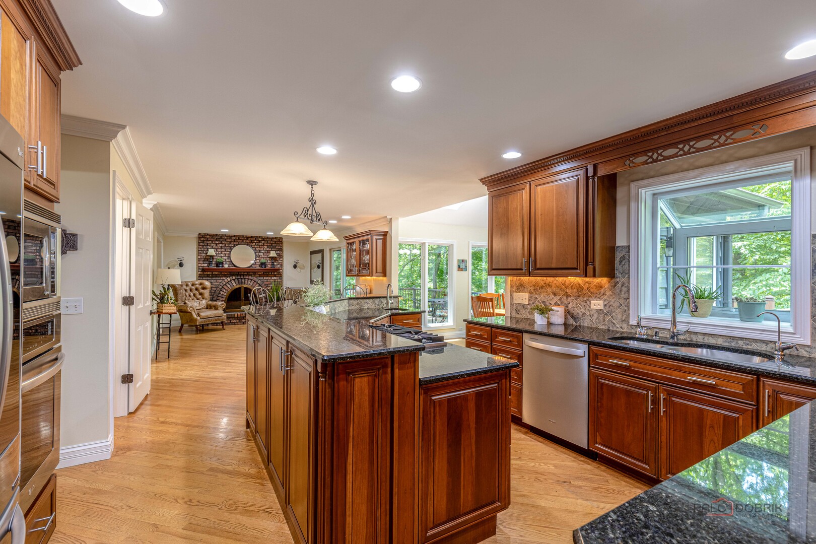 28588 N Tanglewood Court, Libertyville, IL 60048