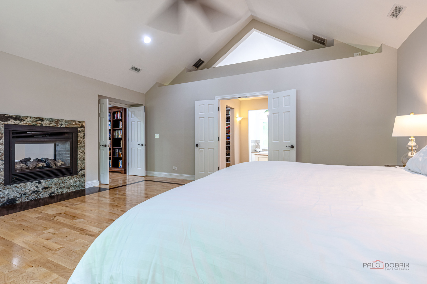 28588 N Tanglewood Court, Libertyville, IL 60048