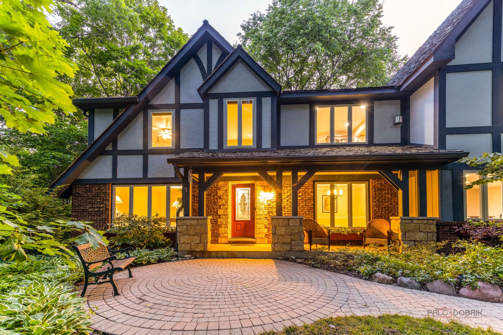 28588 N Tanglewood Court, Libertyville, IL 60048