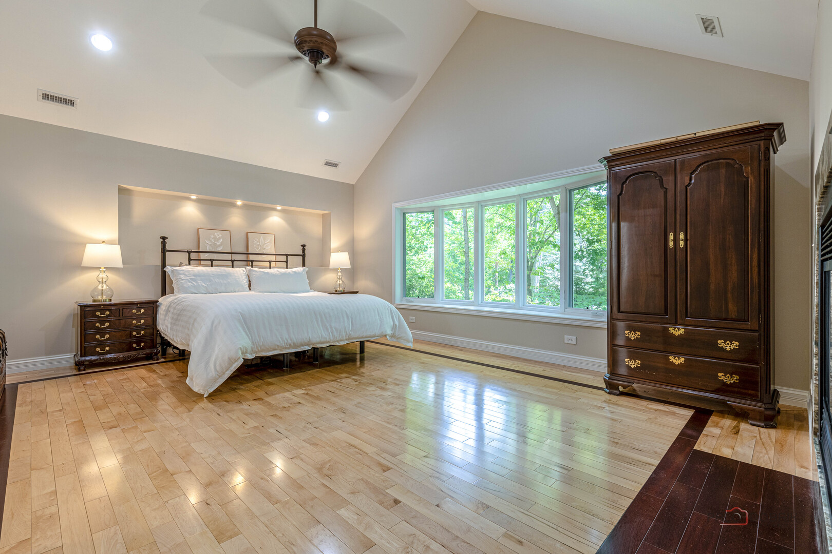 28588 N Tanglewood Court, Libertyville, IL 60048