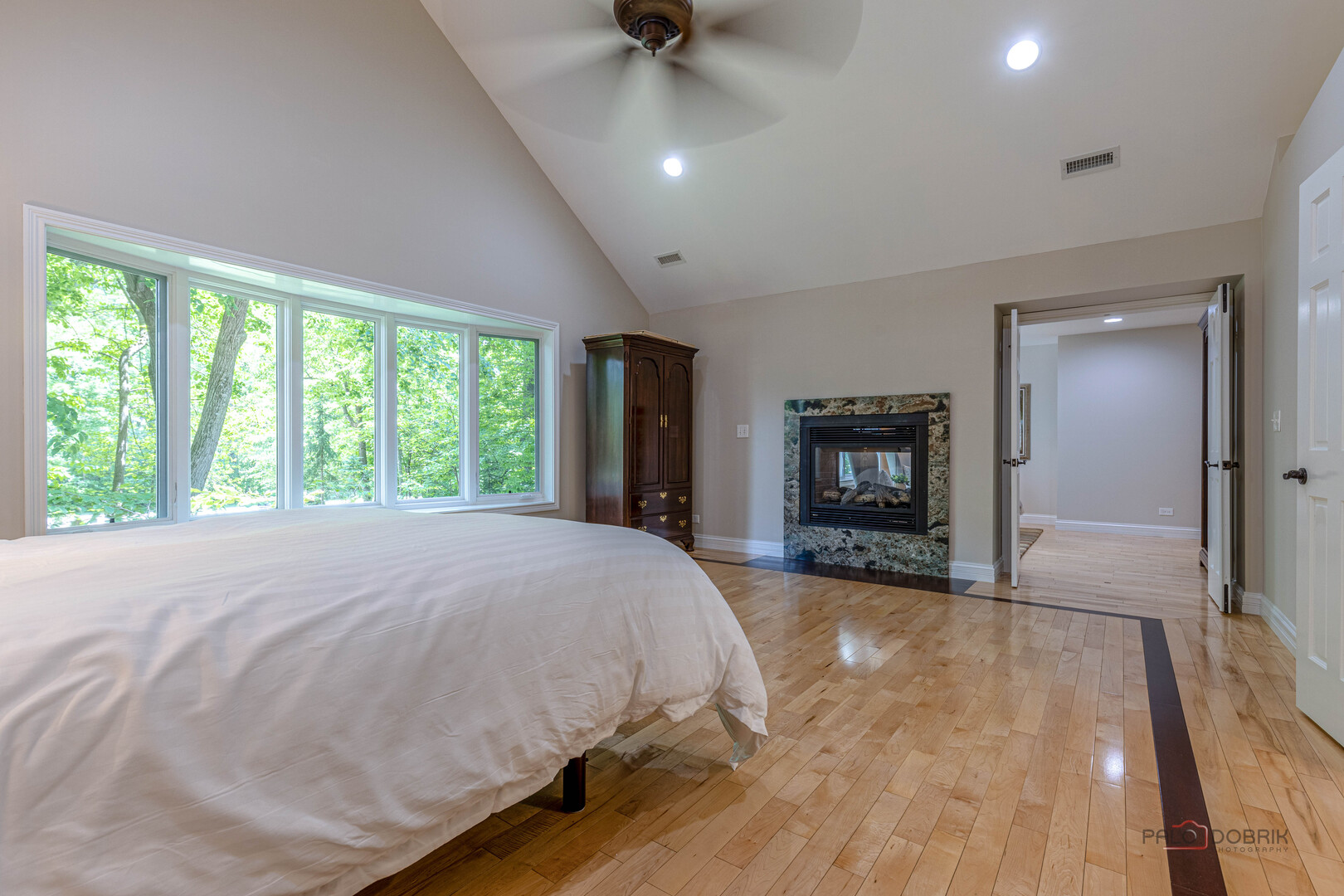 28588 N Tanglewood Court, Libertyville, IL 60048