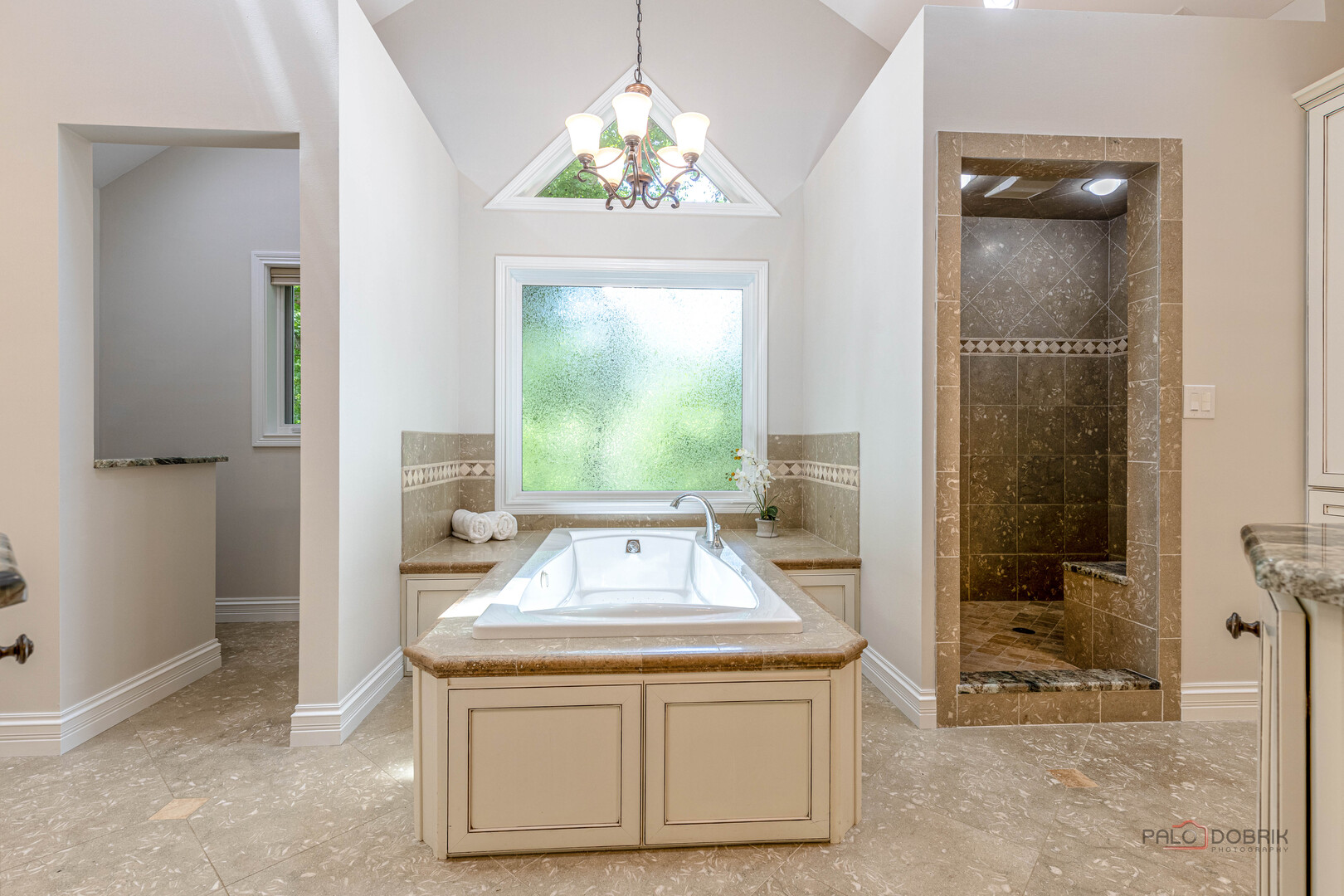 28588 N Tanglewood Court, Libertyville, IL 60048