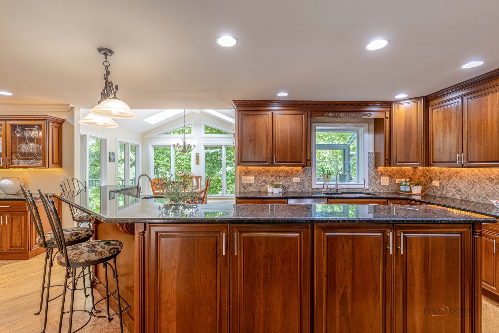 28588 N Tanglewood Court, Libertyville, IL 60048