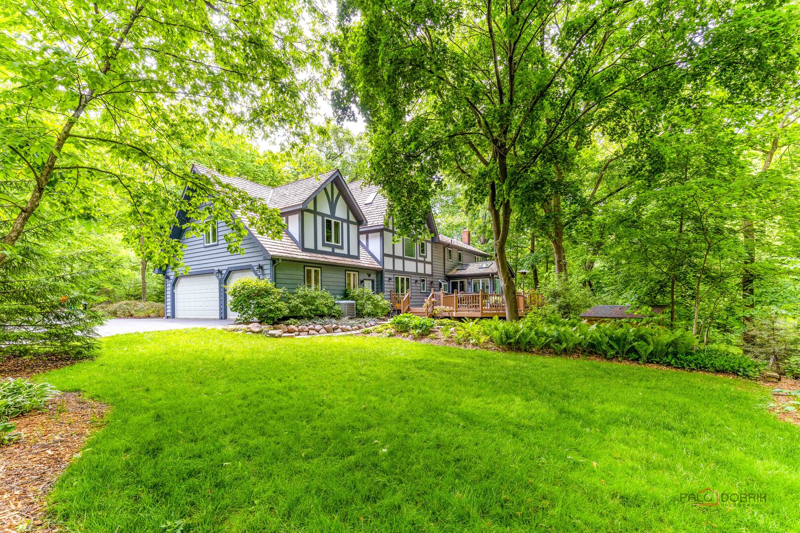 28588 N Tanglewood Court, Libertyville, IL 60048