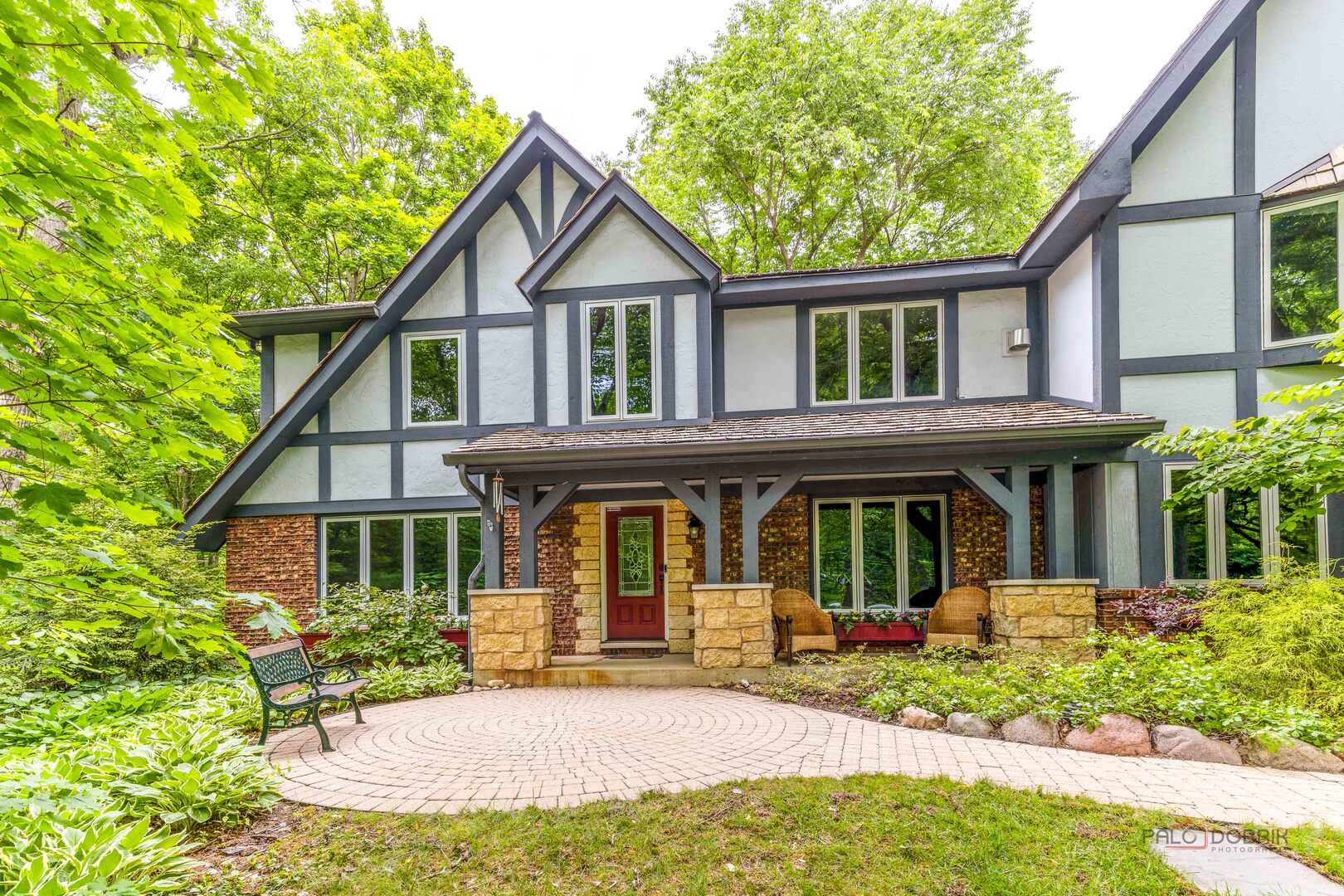 28588 N Tanglewood Court, Libertyville, IL 60048