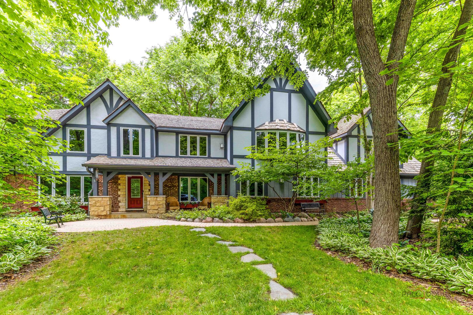28588 N Tanglewood Court, Libertyville, IL 60048